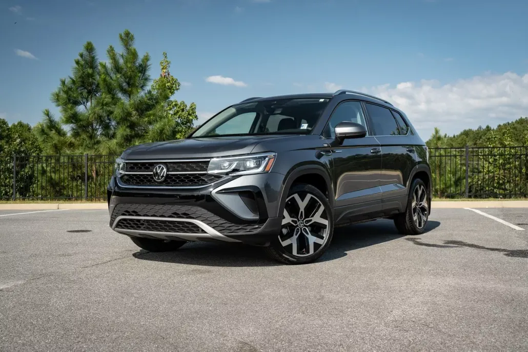 2023 Volkswagen Taos SEL photo 1