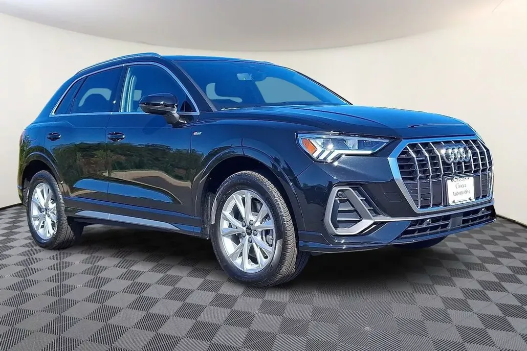 2025 Audi Q3 45 TFSI S line Premium photo 1