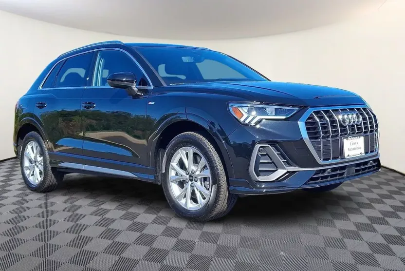 2025 Audi Q3 45 TFSI S line Premium photo 1