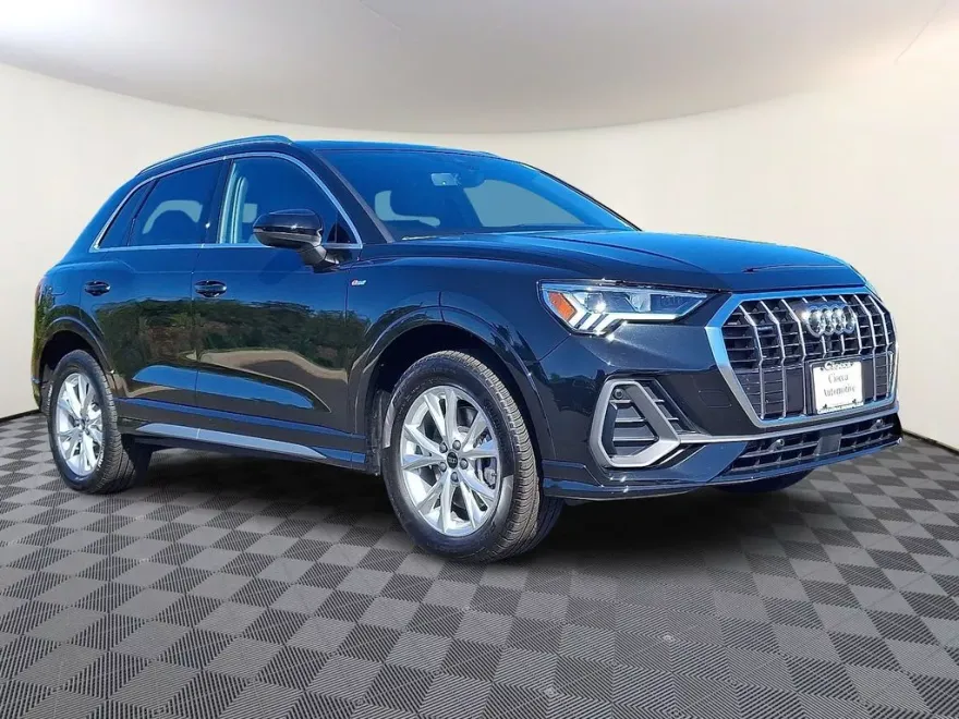 2025 Audi Q3 45 TFSI S line Premium photo 1