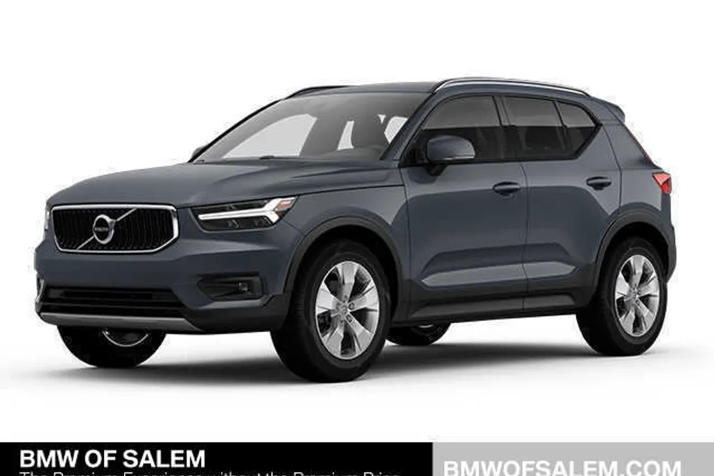 2021 Volvo XC40 Momentum photo 1