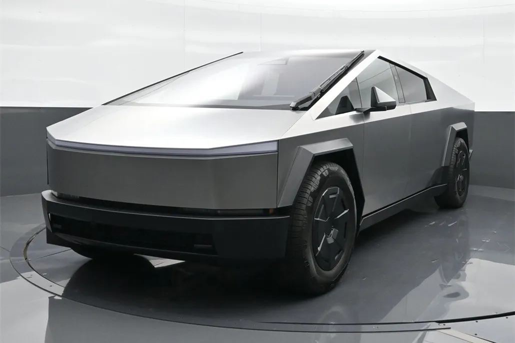 2025 Tesla Cybertruck photo 1