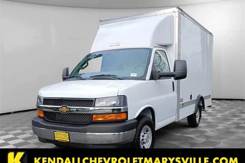 2024 Chevrolet Express Cutaway 3500 photo 1