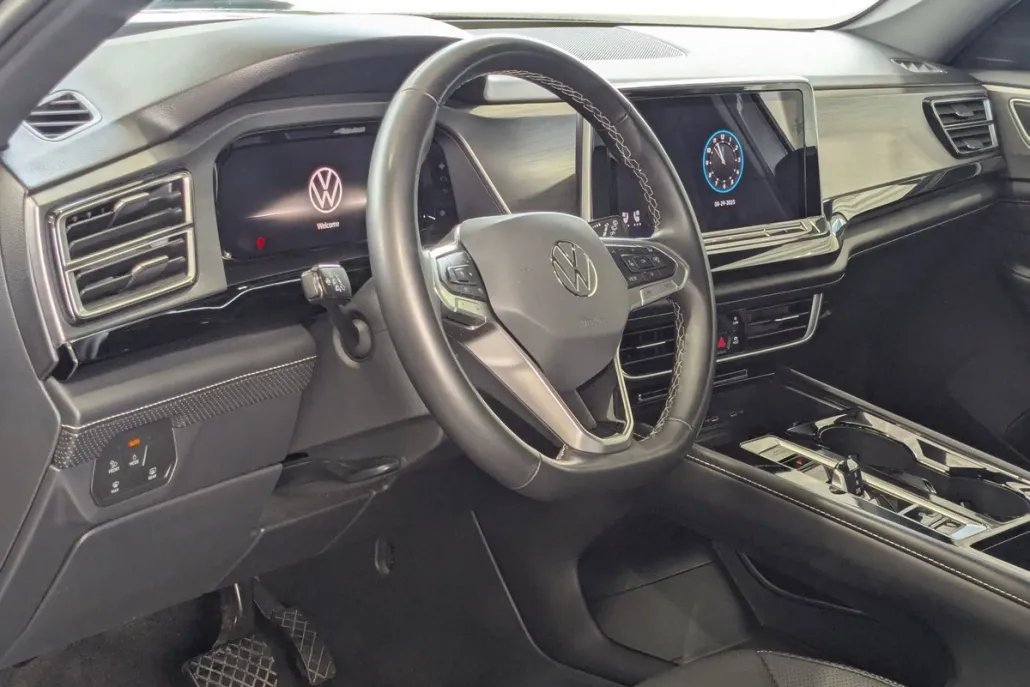 2024 Volkswagen Atlas Cross Sport SE Technology photo 1
