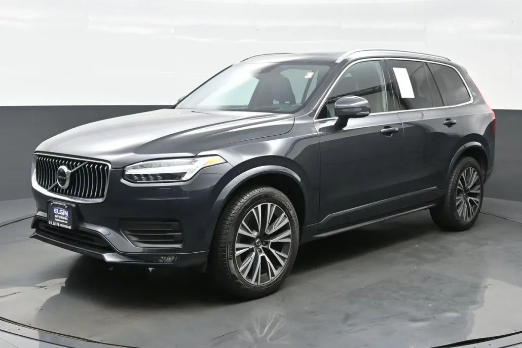 2021 Volvo XC90 Momentum photo 1