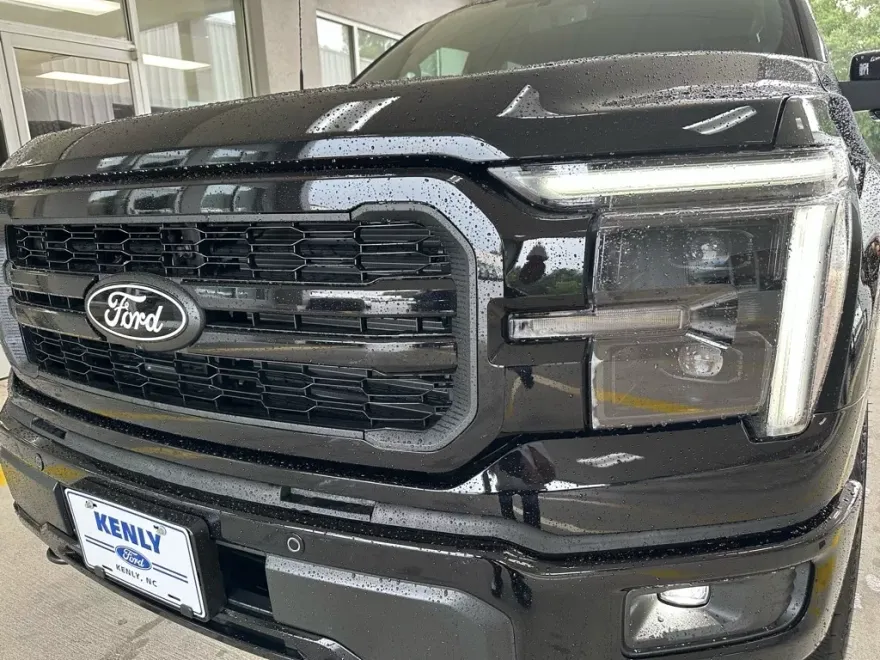 2025 Ford F-150 Lariat photo 1