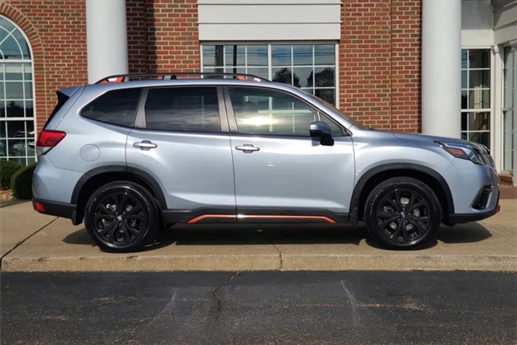 2023 Subaru Forester Sport photo 1