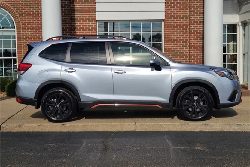 2023 Subaru Forester Sport photo 1
