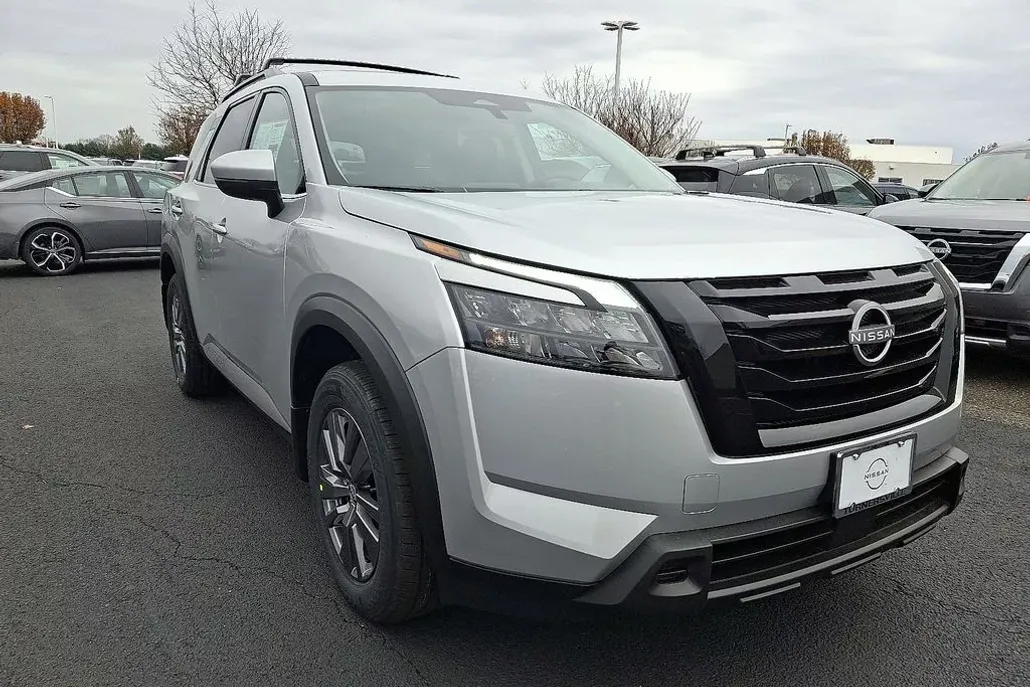 2025 Nissan Pathfinder SV photo 1