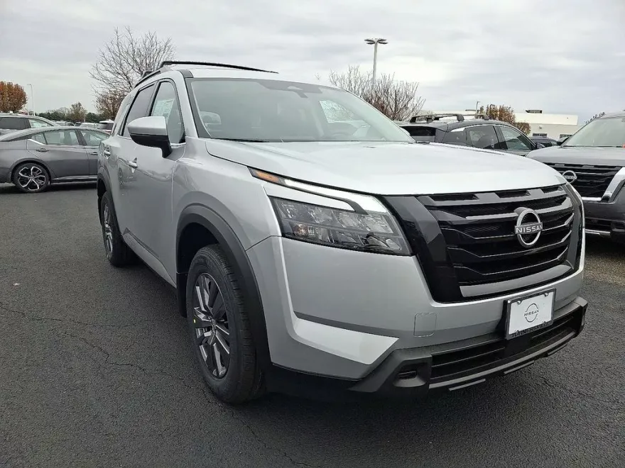 2025 Nissan Pathfinder SV photo 1