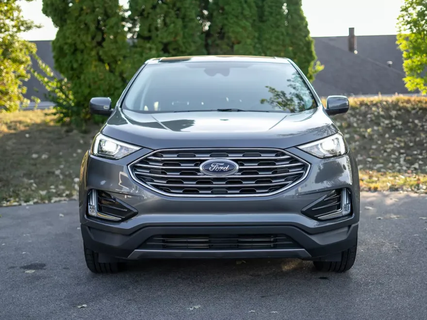 2022 Ford Edge SEL photo 1