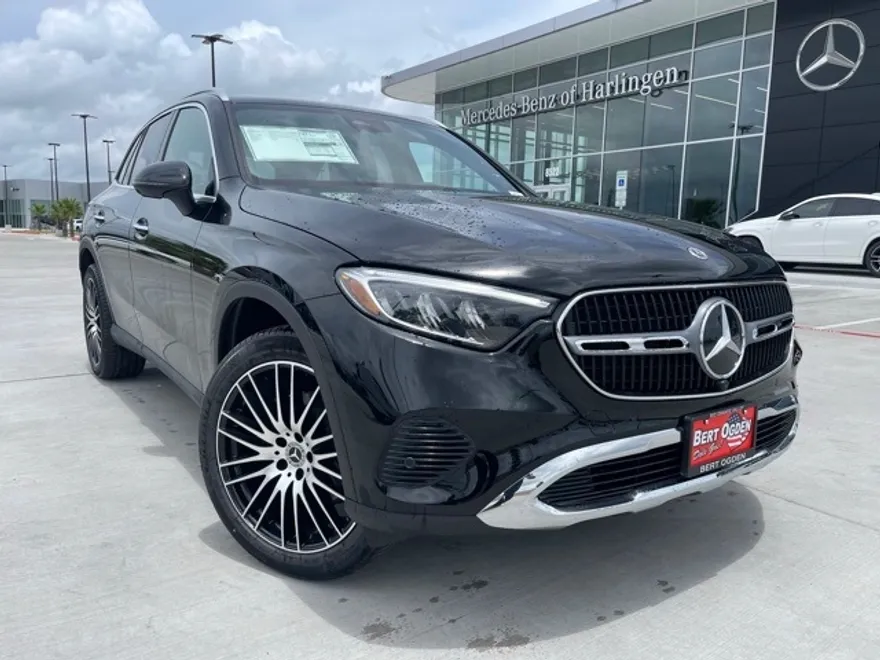 2025 Mercedes Benz GLC 300 photo 1