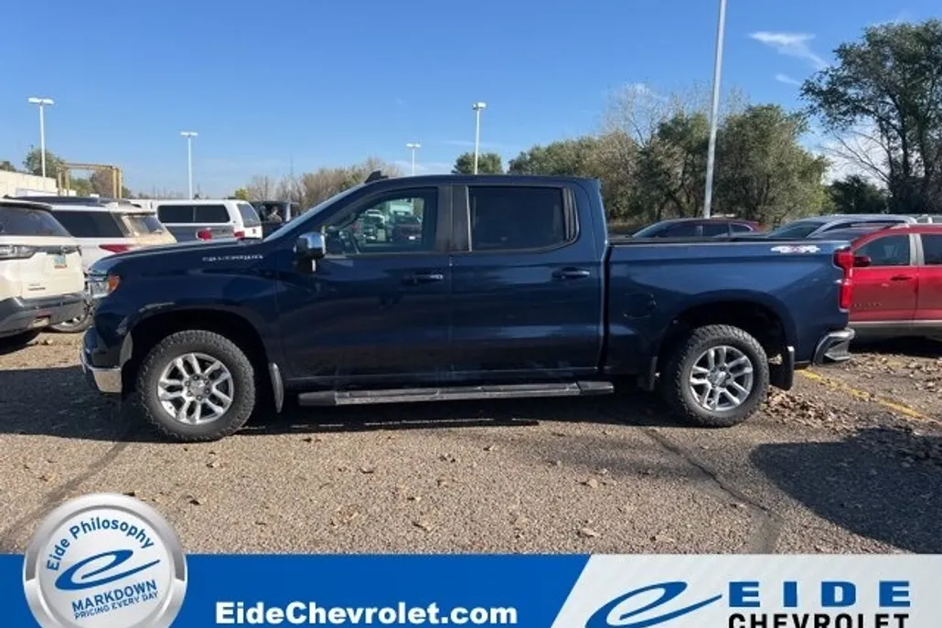 2022 Chevrolet Silverado 1500 LT photo 1