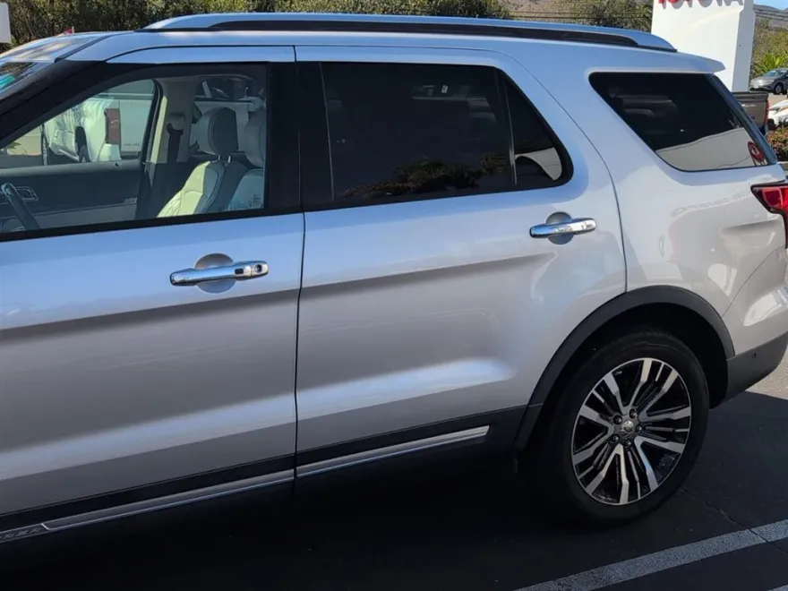 2016 Ford Explorer Platinum photo 1