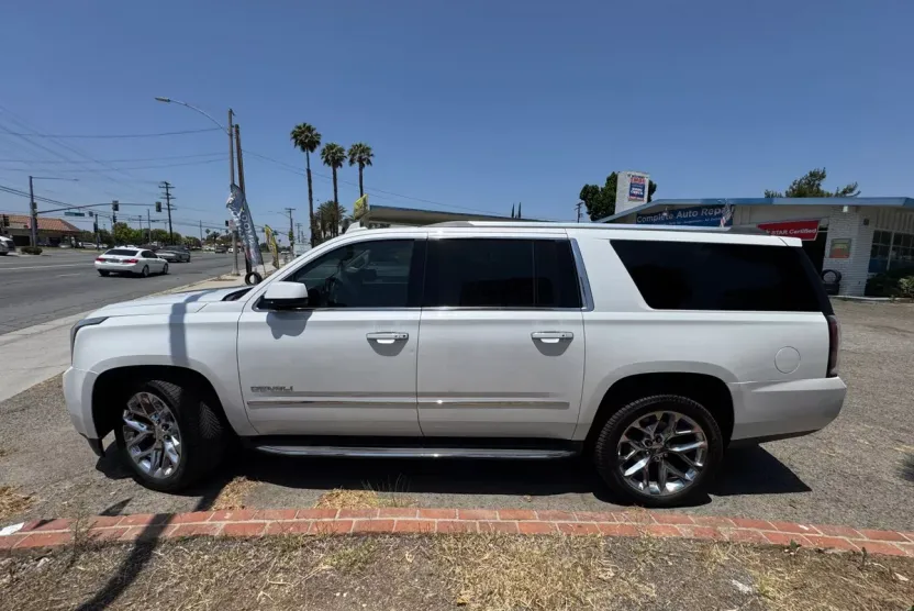 2017 Gmc Yukon XL Denali photo 1