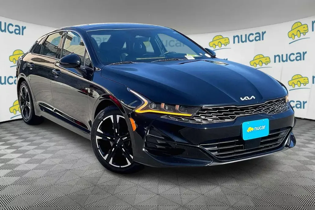 2022 Kia K5 GT-Line photo 1