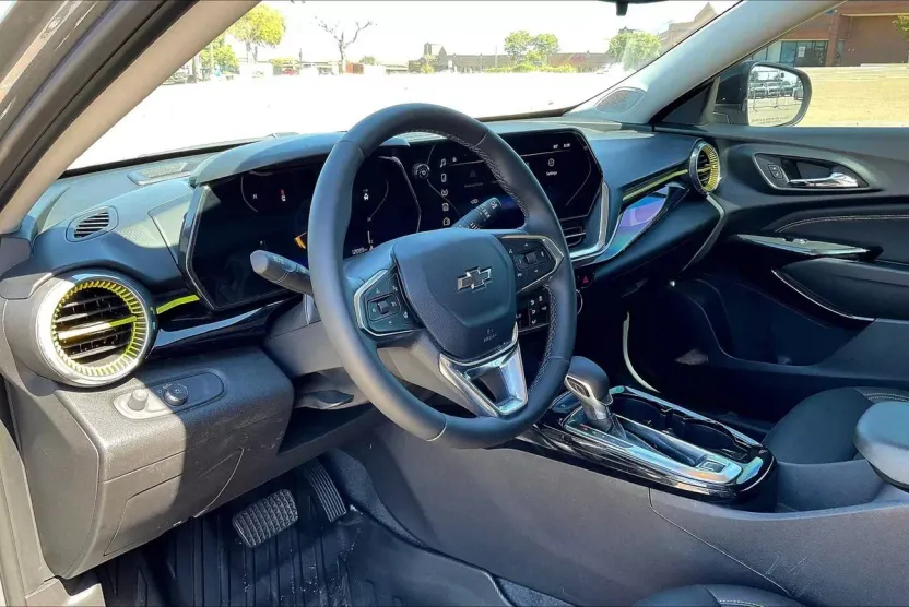 2025 Chevrolet Trax ACTIV photo 1