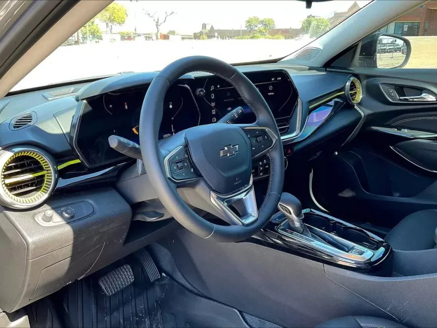 2025 Chevrolet Trax ACTIV photo 1
