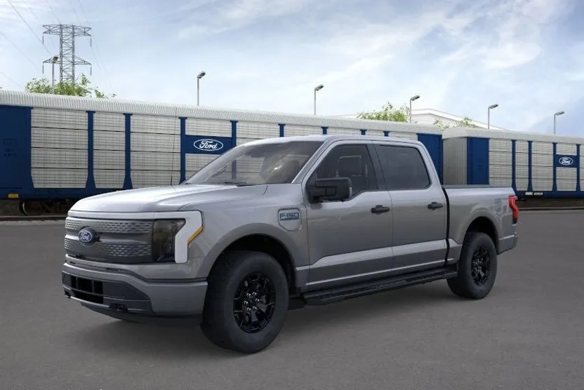 2025 Ford F-150 Lightning XLT photo 1