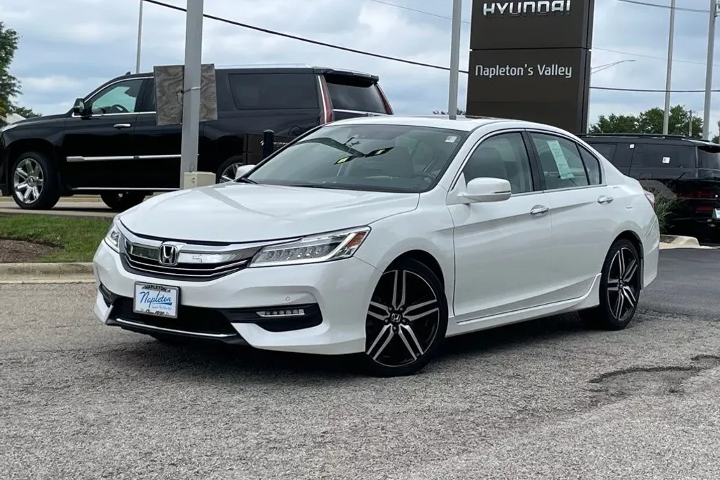 2017 Honda Accord Touring V6 photo 1