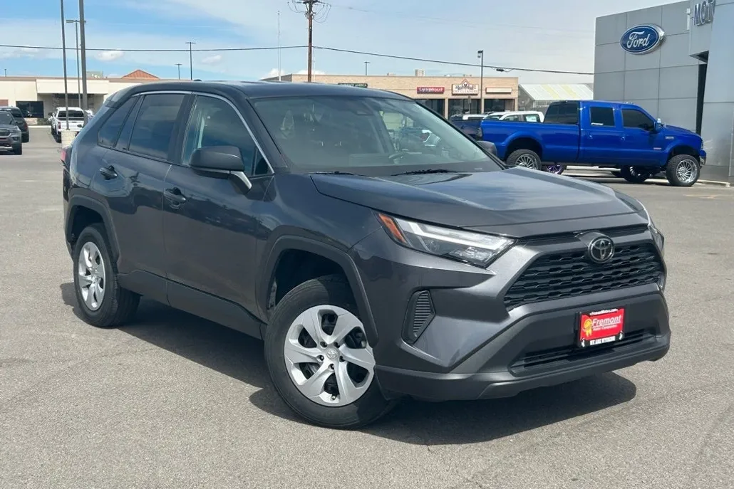 2024 Toyota RAV4 LE photo 1