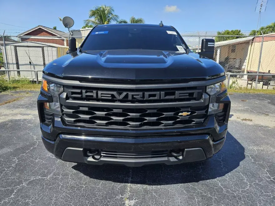 2023 Chevrolet Silverado 1500 Custom photo 1