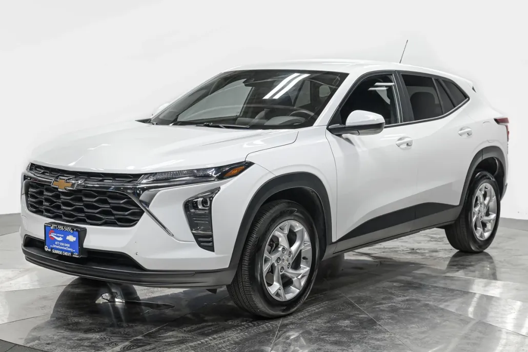 2024 Chevrolet Trax LS photo 1