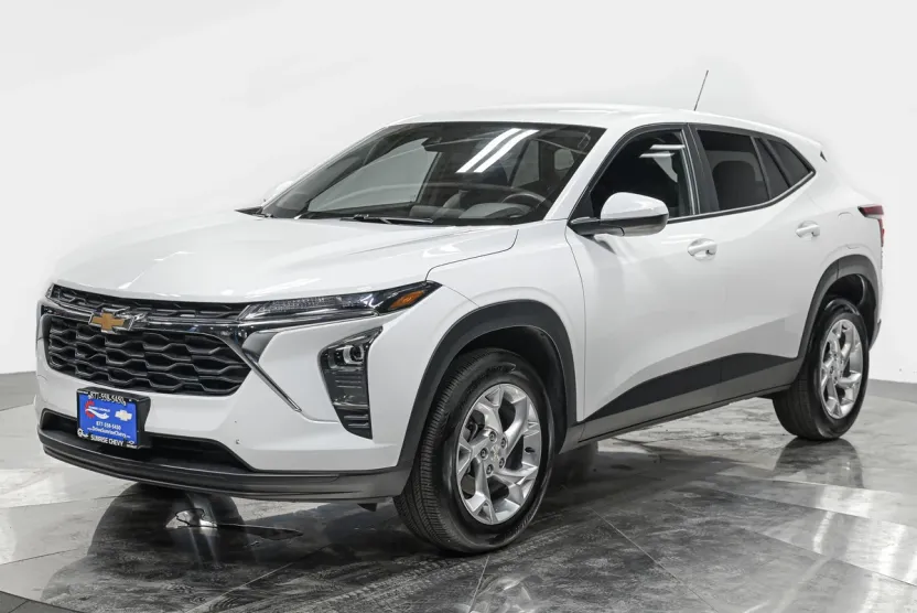 2024 Chevrolet Trax LS photo 1