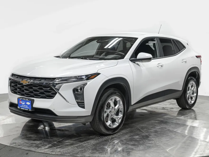 2024 Chevrolet Trax LS photo 1