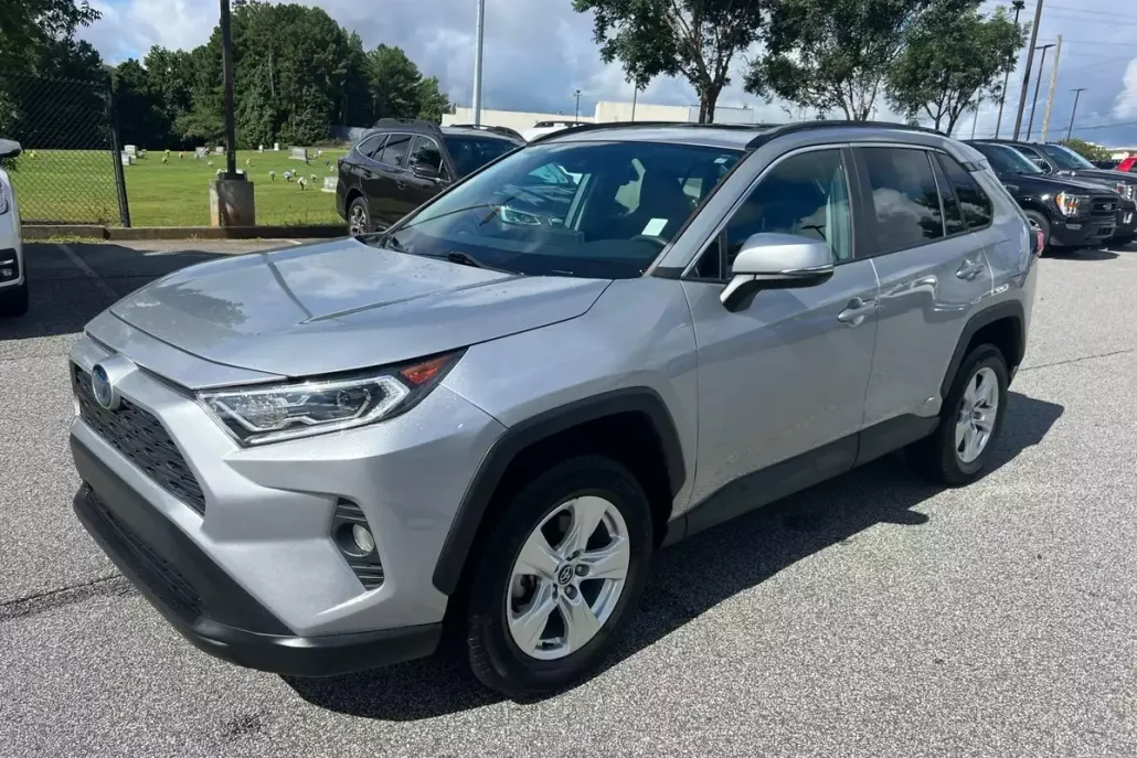 2020 Toyota RAV4 Hybrid XLE photo 1