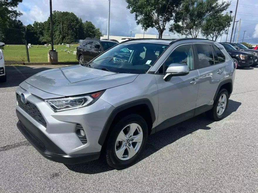 2020 Toyota RAV4 Hybrid XLE photo 1