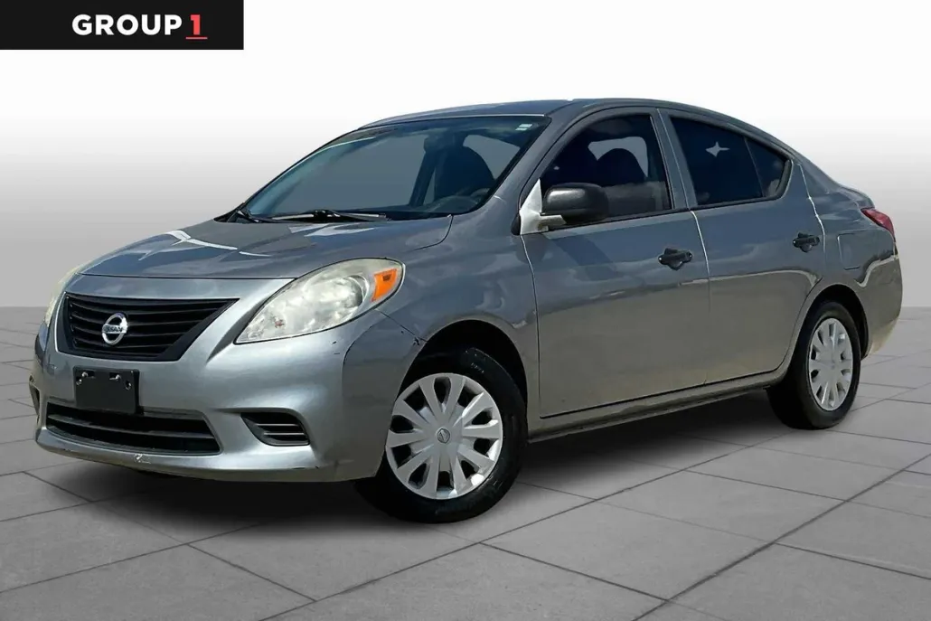 2014 Nissan Versa S photo 1