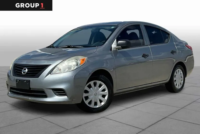 2014 Nissan Versa S photo 1