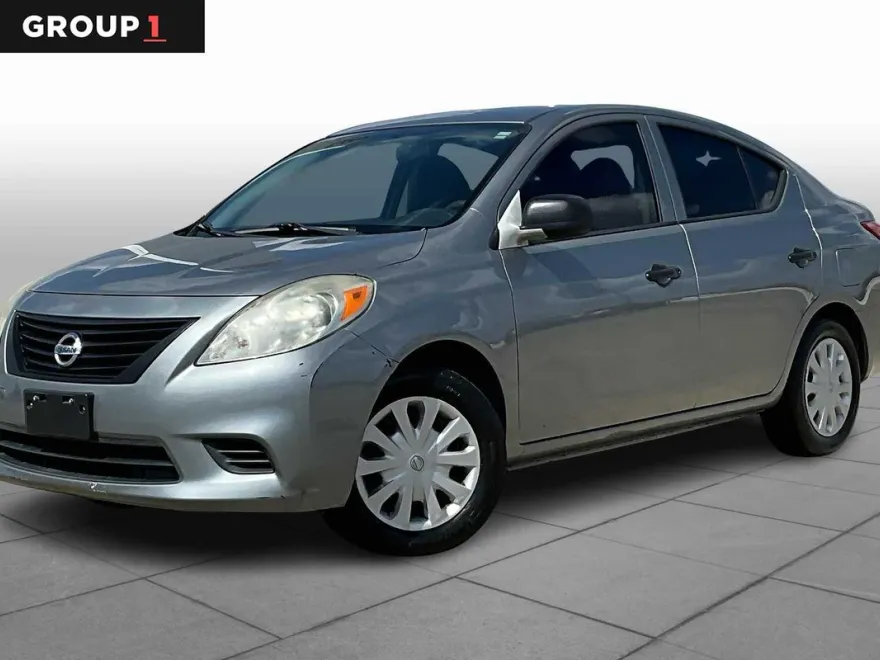 2014 Nissan Versa S photo 1