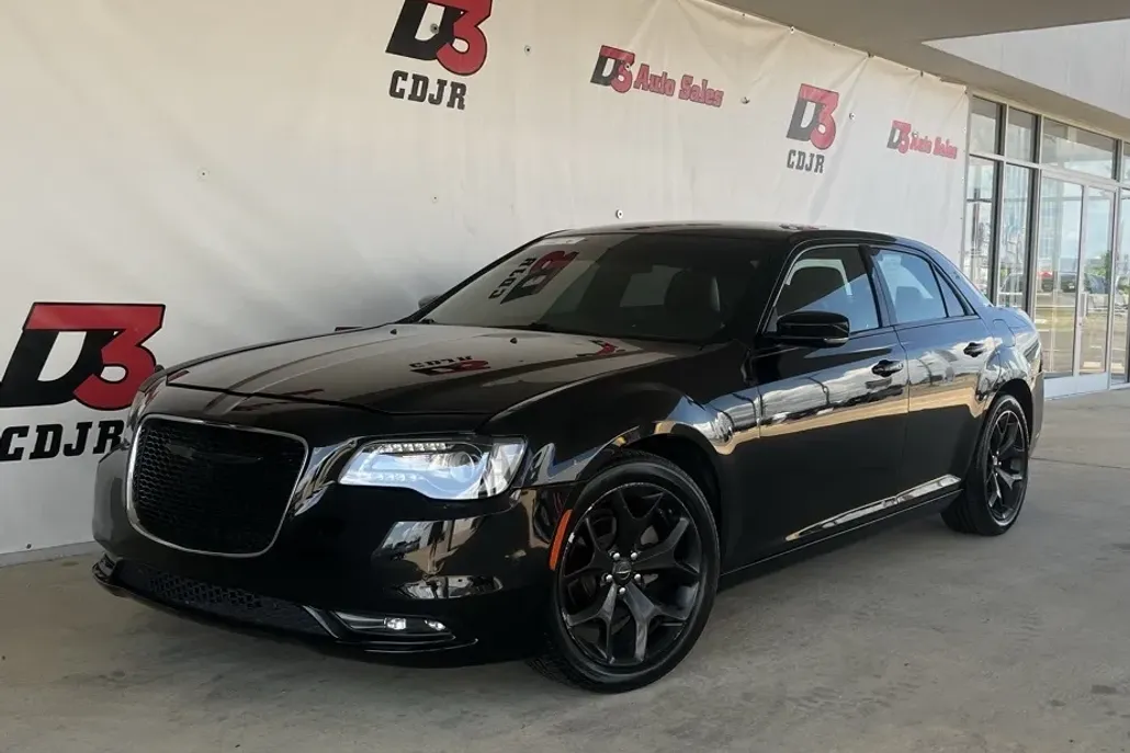 2021 Chrysler 300 S photo 1