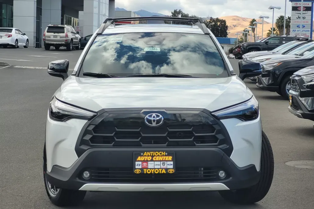 2026 Toyota Corolla Cross XLE photo 1