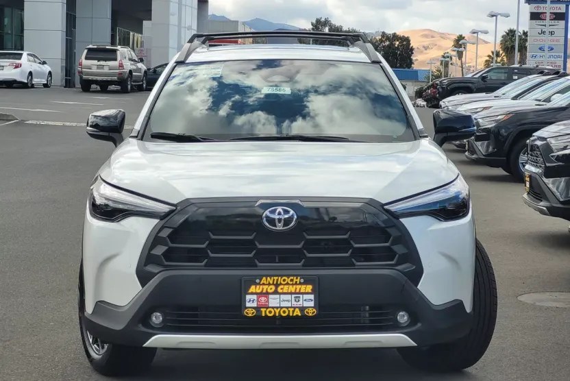 2026 Toyota Corolla Cross XLE photo 1
