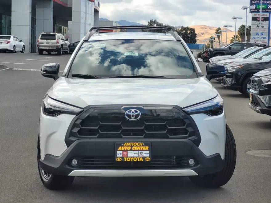 2026 Toyota Corolla Cross XLE photo 1