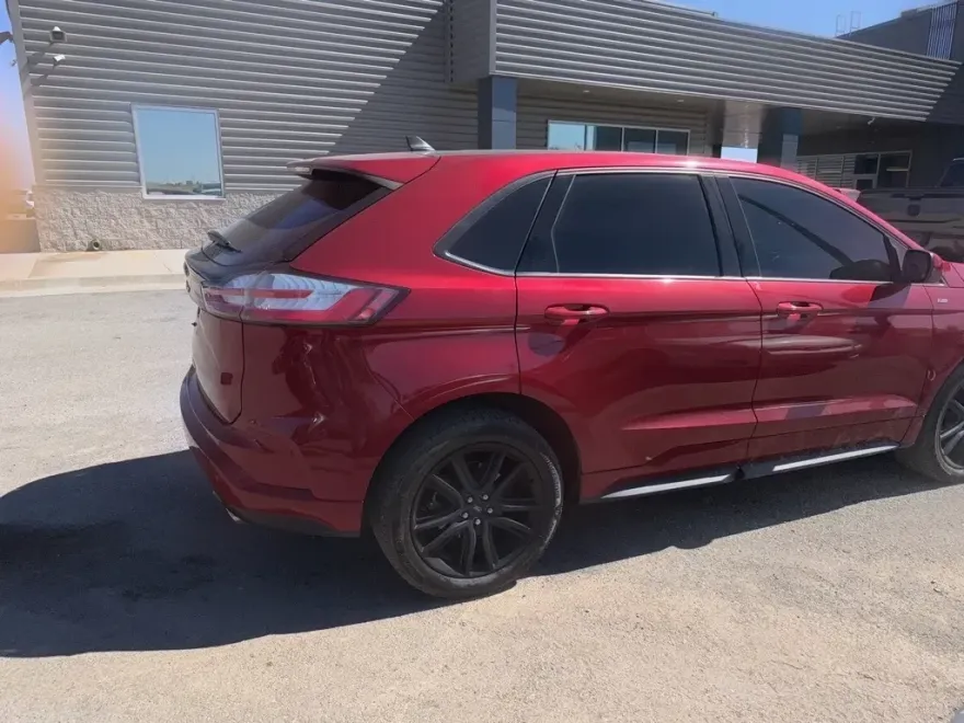 2021 Ford Edge ST photo 1
