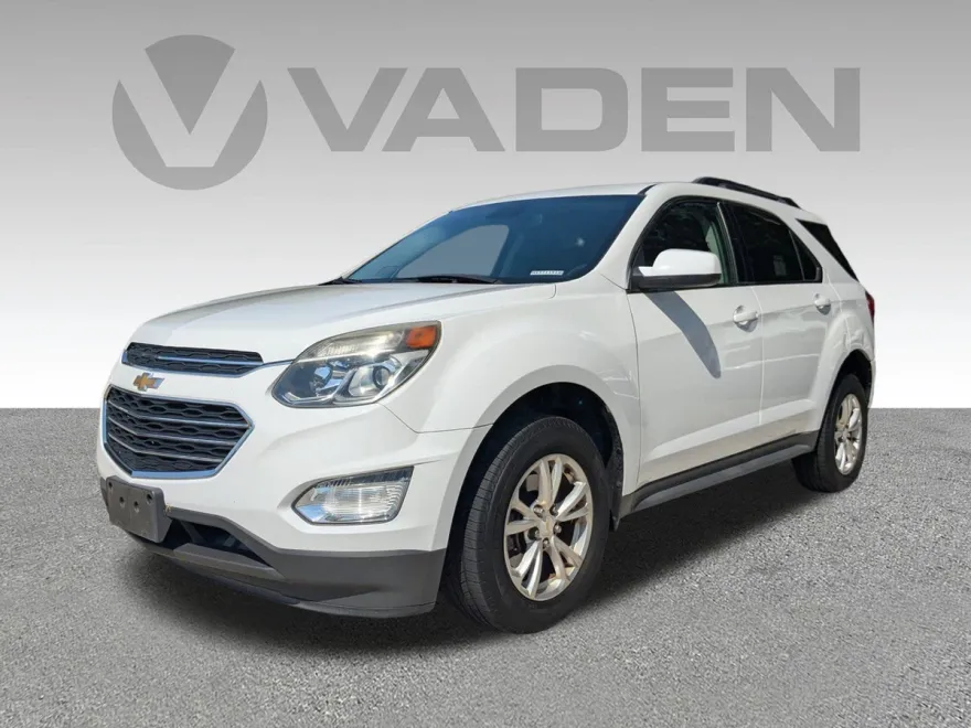 2017 Chevrolet Equinox LT photo 1