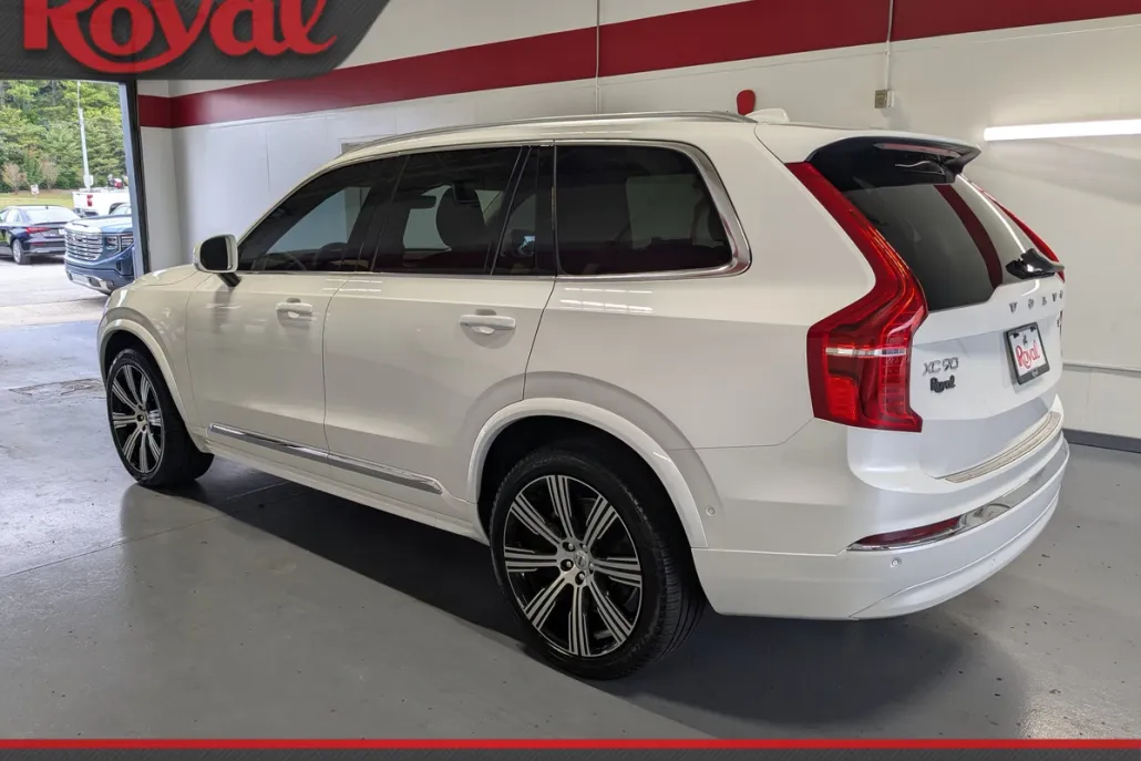 2024 Volvo XC90 Plus photo 1