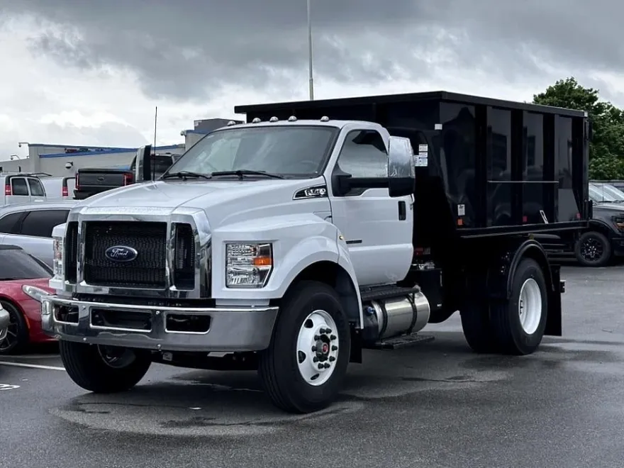 2025 Ford F-750 SuperCab photo 1