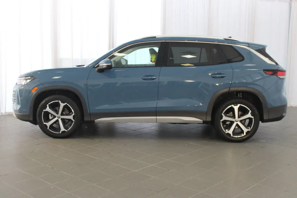 2025 Volkswagen Tiguan SE photo 1
