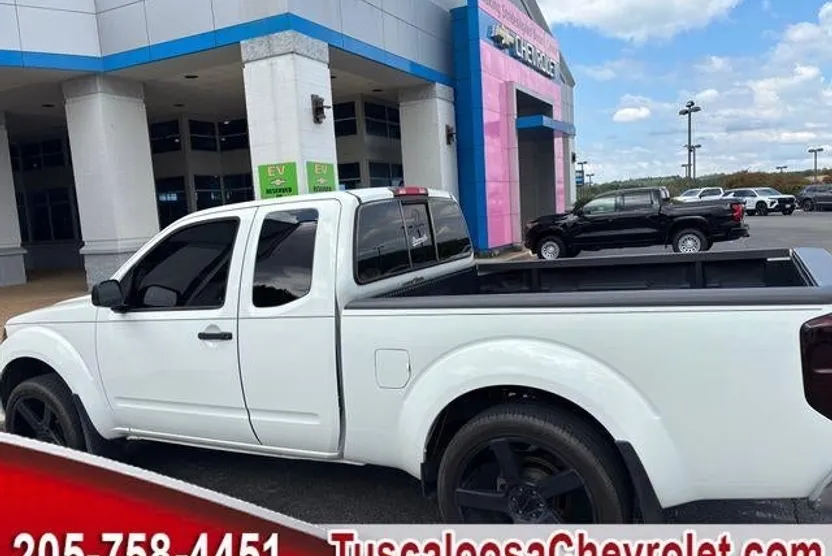 2017 Nissan Frontier SV photo 1