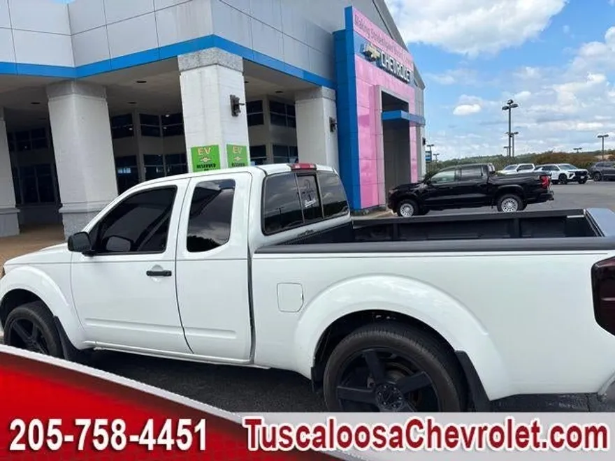 2017 Nissan Frontier SV photo 1