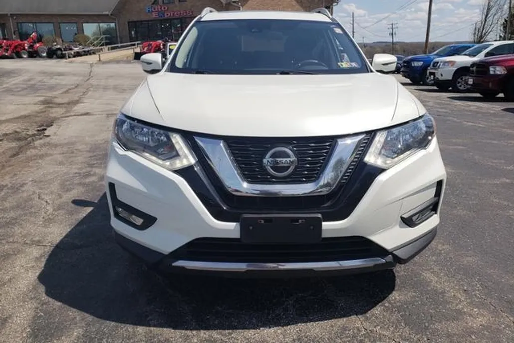 2020 Nissan Rogue SV photo 1