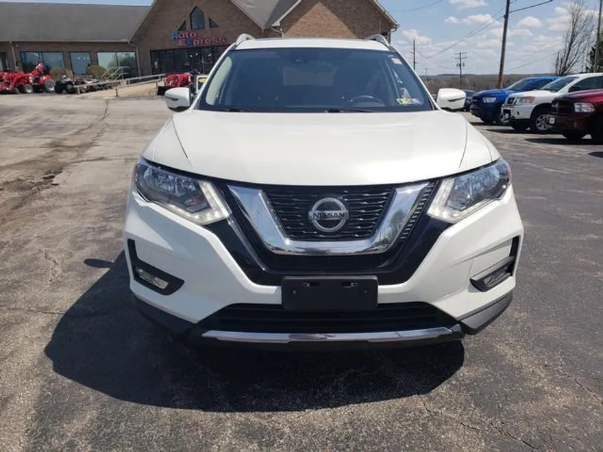 2020 Nissan Rogue SV photo 1