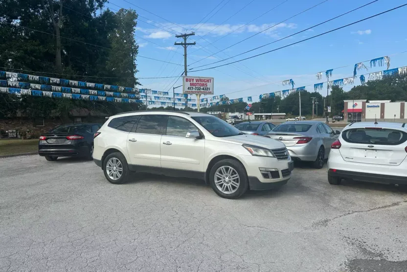 2013 Chevrolet Traverse 1LT photo 1