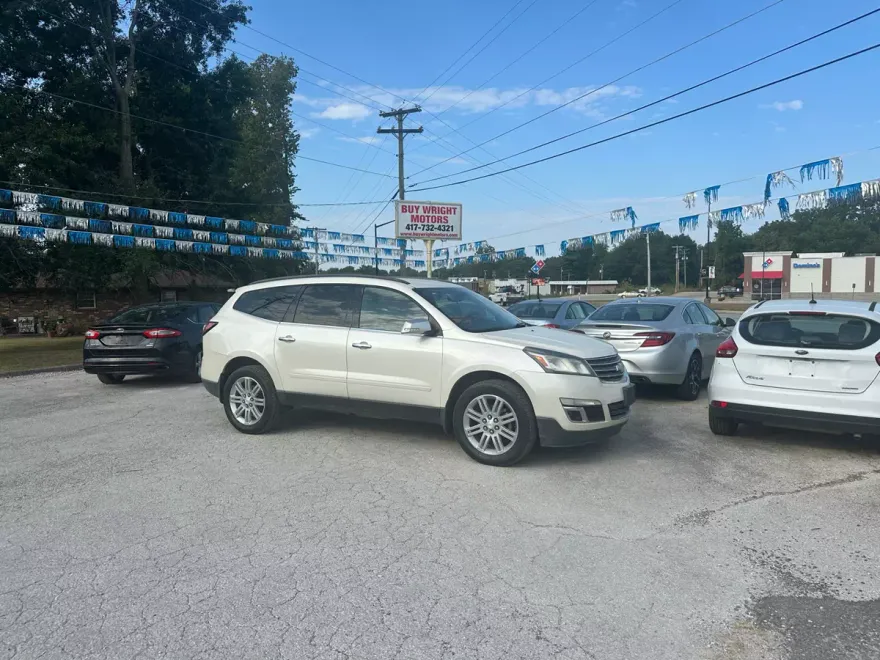 2013 Chevrolet Traverse 1LT photo 1