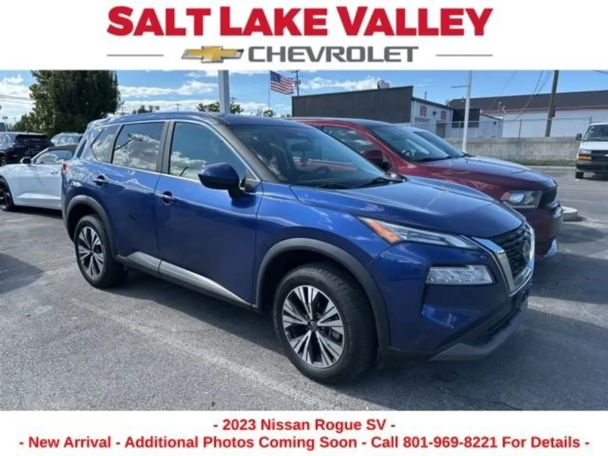 2023 Nissan Rogue SV photo 1